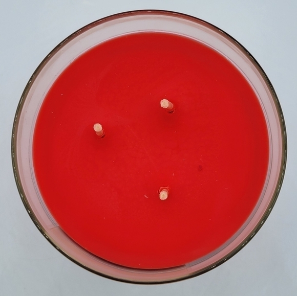 Bath & Body Works Farmstand Apple 3 Wick candle - Picture 2 of 4